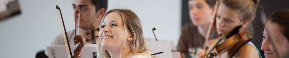 Jugendsinfonieorchester, Offenburg, Musikschule, Offenburg/Ortenau, Ortenau, Streicher, Philharmonie am Forum, Rol Schilli, Geigenunterricht, Bratschenunterricht, Cellounterricht, kontrabassunterricht, Instrument lernen, Jugendfreizeit, Konzerte, Veranstaltungen,